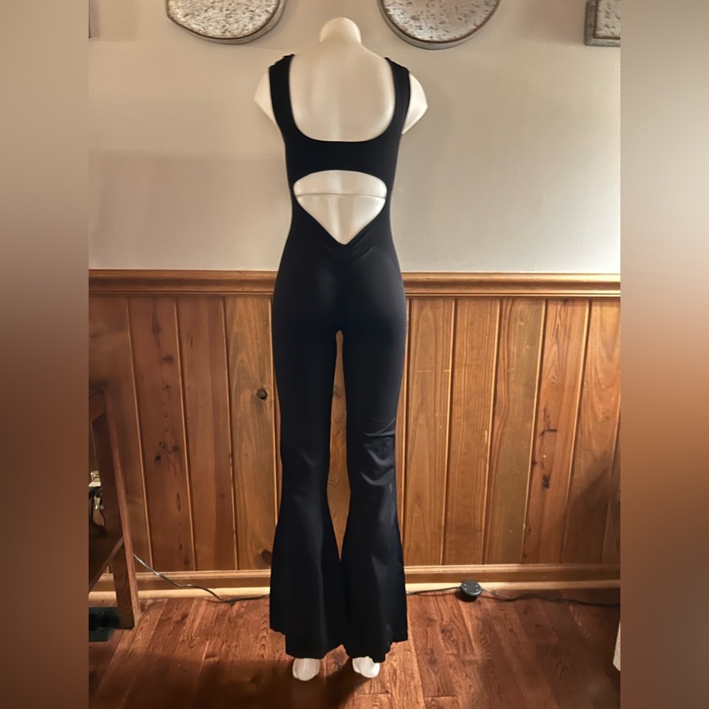Cutout V back black sz L full length flared leg Jumpsuit, 1 piece Bodycon romper